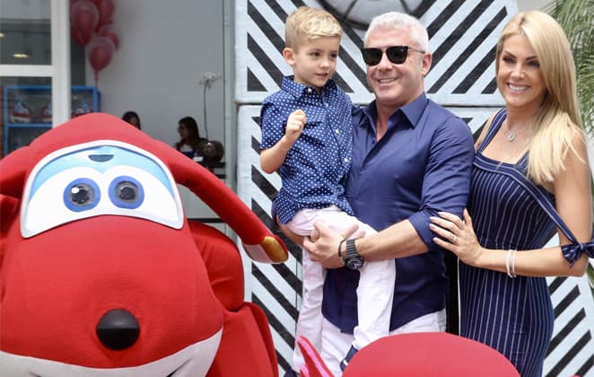 Ana Hickmann celebra aniversário do filho e impressiona com festança