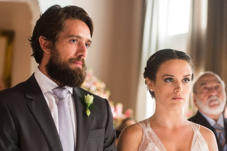 Clara (Bianca Bin) com Renato (Rafael Cardoso (Foto: Reprodução) Clara (Bianca Bin) com Renato (Rafael Cardoso (Foto: Reprodução)