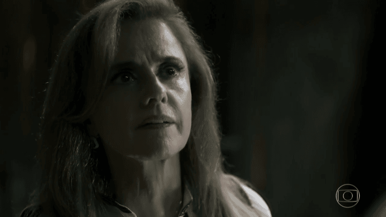 Sophia (Marieta Severo) e Mariano (Juliano Cazarré) em cena de O Outro Lado do Paraíso (Foto: Reprodução/Globo)