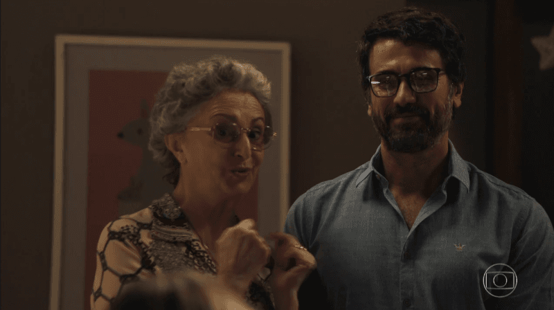 Adnéia (Ana Lúcia Torre) e Samuel (Eriberto Leão) em cena de O Outro Lado do Paraíso (Foto: Reprodução/Globo)