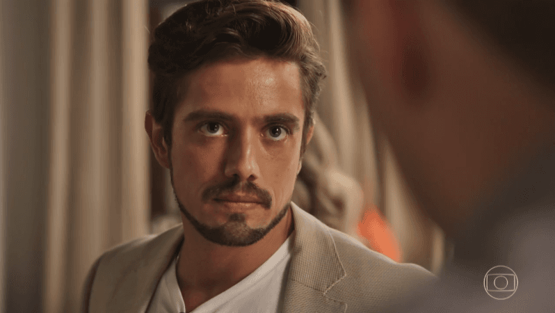 Renato (Rafael Cardoso) em cena de O Outro Lado do Paraíso (Foto: Reprodução/Globo)