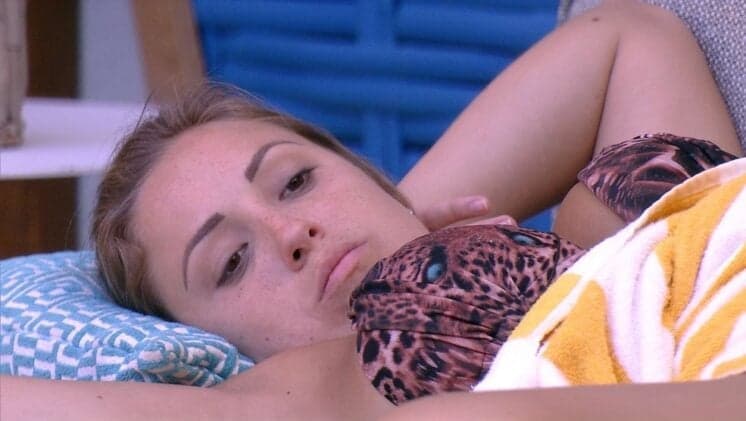 Participantes do BBB18 fazem faxina e Jéssica se recusa a ajudar: "Ainda mais se eu sair"