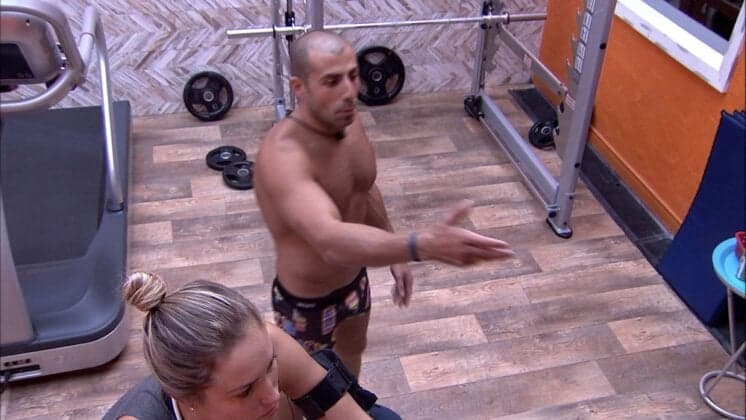 BBB18: Kaysar e Jéssica falam dos brothers pelas costas e Ayrton pega no flagra