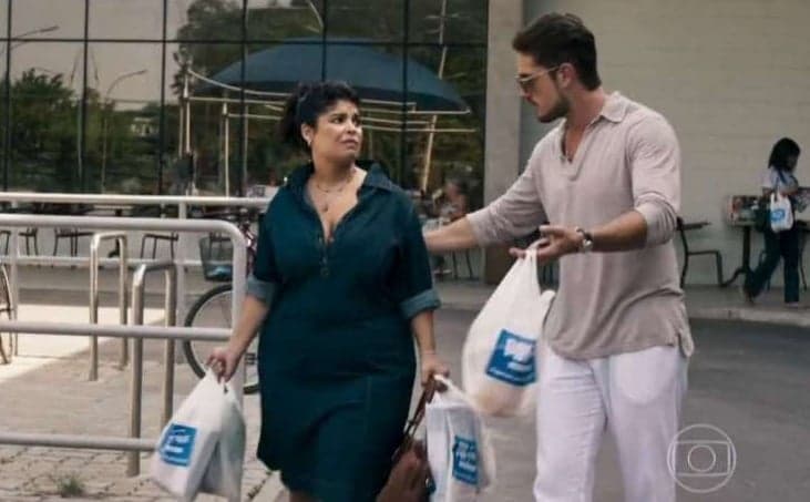 O Outro Lado do Paraíso: Clara dispensa Janete e esconde sequestro de Renan