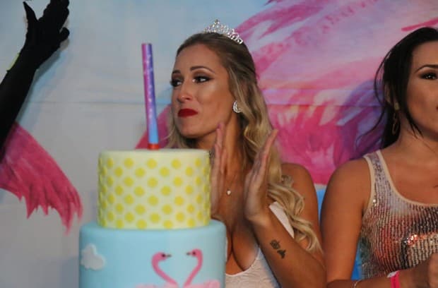 Jéssica Mueller promove festa de aniversário e apenas três ex-BBBs comparecem