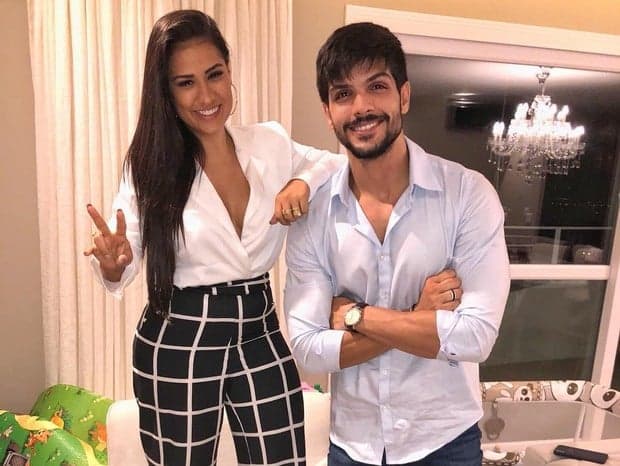 Sem a irmã, Simone encara show em estádio sozinha e ganha declaração do ex-BBB Lucas