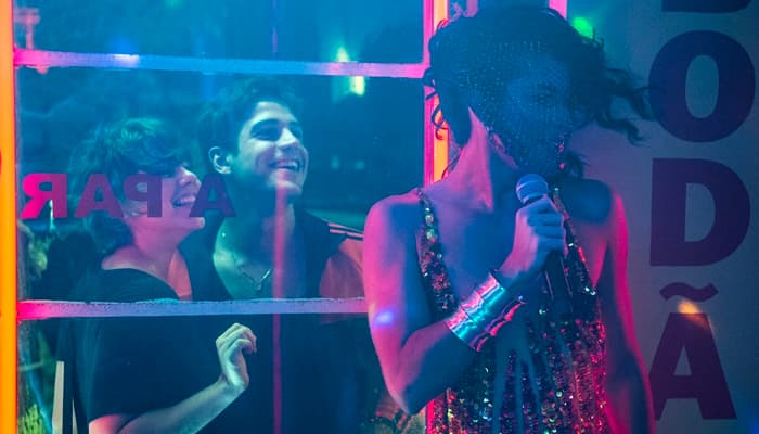 Jesuíta Barbosa aparecerá travestido de Shakira do Sertão em novela da Globo