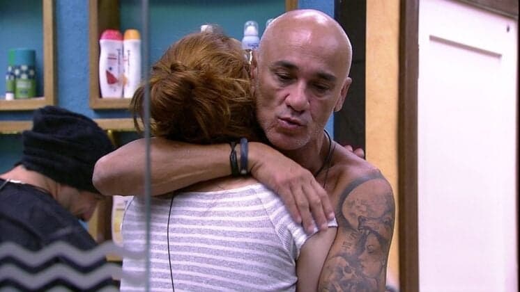 BBB18: Ana Clara completa 21 anos e Ayrton dispara: 'Não vai sair de perto de mim'