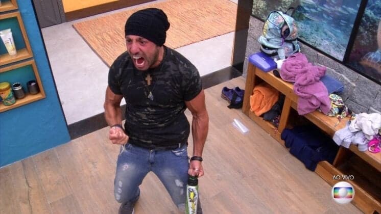 BBB18: Ayrton revela a altura de Kaysar e deixa todos em choque