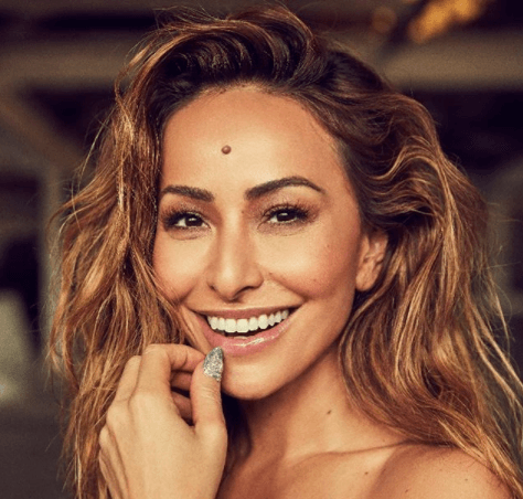 Sabrina Sato sofre acidente e se afasta da TV
