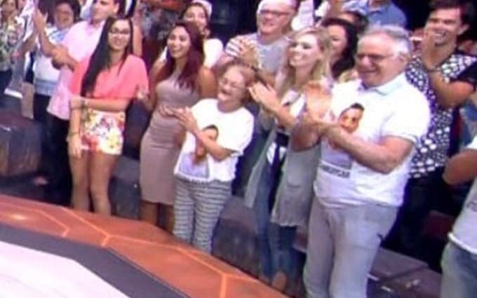 Família de Kaysar teria contratado figurante para simular sua torcida no BBB18