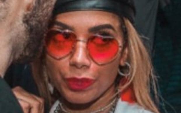 Anitta se manifesta sobre o BBB18 e pede a saída de participante