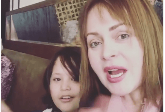 Após boatos de que estaria falida, Gaby Spanic aparece com o filho e manda recado