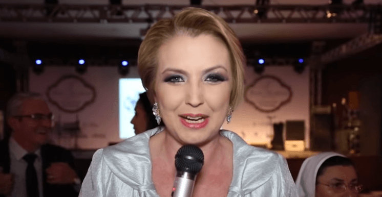 Alessandra Scatena relembra Banheira do Gugu e fala de relacionamento com o apresentador: "para mim era um namoro normal"