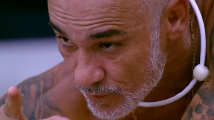 BBB18: Após brother escapar do paredão, Ayrton diz que Viegas é o maior jogador da casa