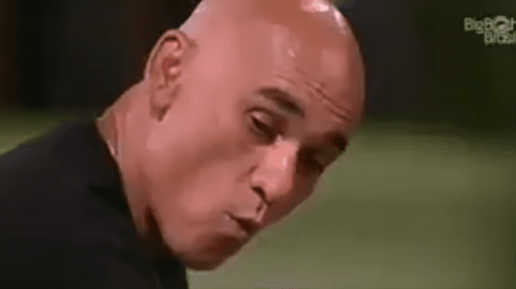 Ayrton descobre que direção do BBB18 fará dois paredões em uma semana