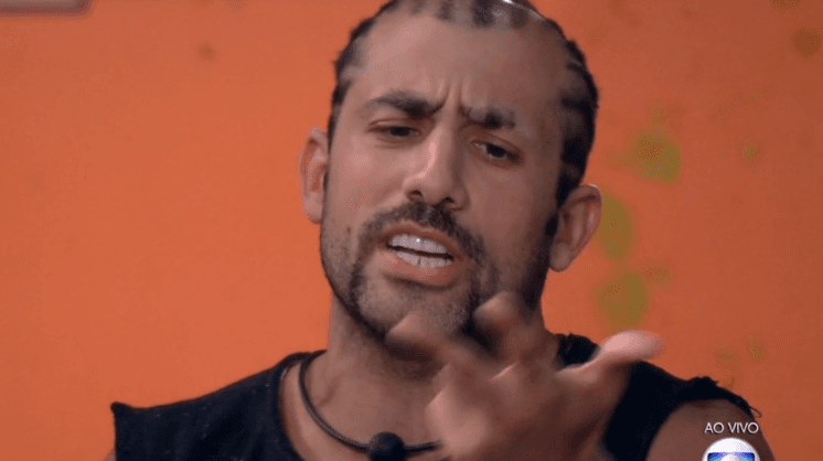 Kaysar usa a mãe na Síria para ganhar R$ 1,5 milhão no BBB18