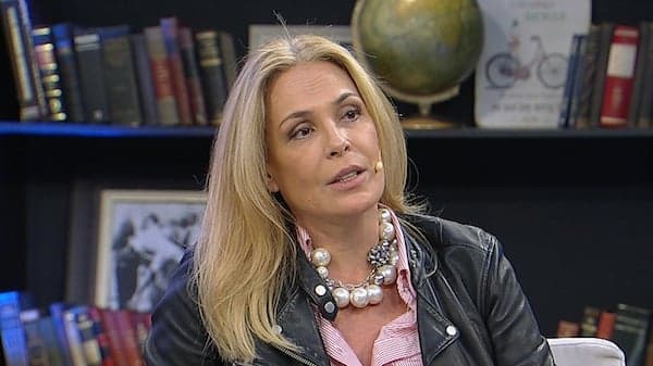 Carolina Ferraz recebe proposta inusitada de apresentador para trabalhar no SBT e dá a sua resposta