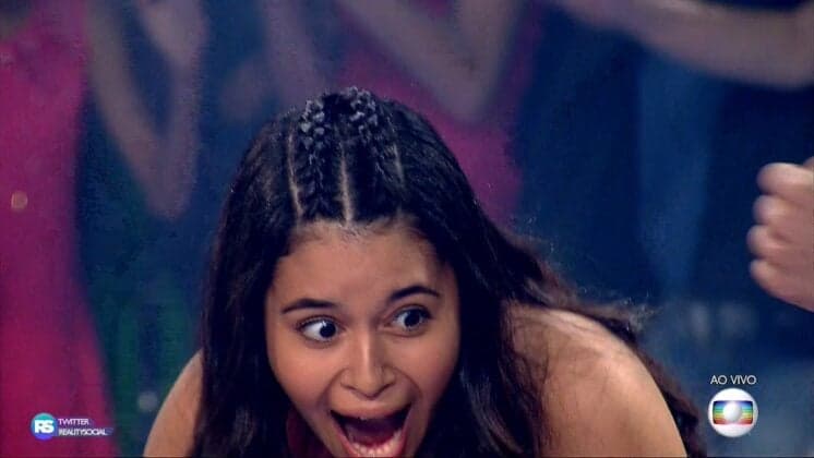 Vencedora do The Voice Kids, Eduarda Brasil deixa "humildade" de lado e exibe jatinho