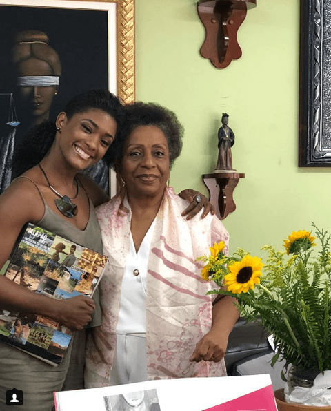 Erika Januza encontra sua musa inspiradora de O Outro Lado do Paraíso e agradece Walcyr Carrasco