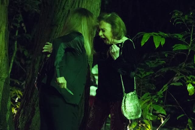 O Outro Lado do Paraíso: Sophia ataca Caetana com tesoura; veja imagens