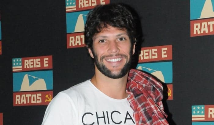 Gustavo Leão nega aposentadoria e diz que vai retomar sua carreira de ator