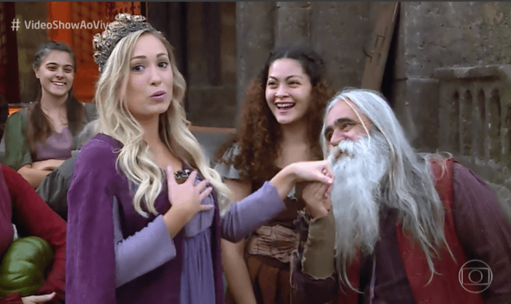Ex-BBB, Jéssica vive um dia de princesa nos bastidores de Deus Salve o Rei