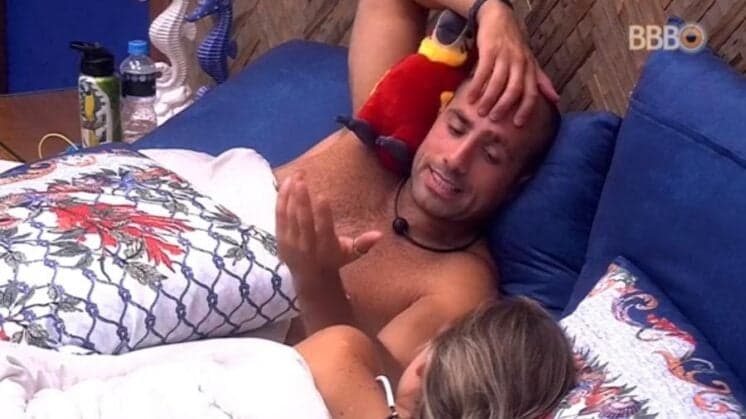 BBB18: Kaysar investe mais uma vez e convida Jéssica para visitá-lo em Curitiba