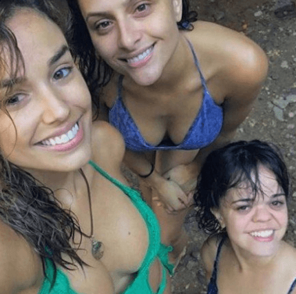 Em dia de folga, atrizes de O Outro Lado Paraíso aproveitam para se divertir em cachoeira