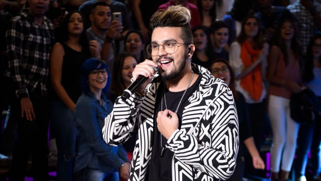 Luan Santana no palco do Altas Horas (Foto: Ramón Vasconcelos/ TV Globo)