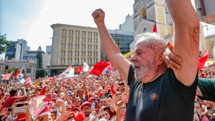 Preso, Lula dispara contra programação da TV aberta e programas religiosos