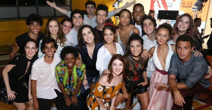 Malhação: Para salvar família da pobreza, aluno se transforma em drag queen em boate gay