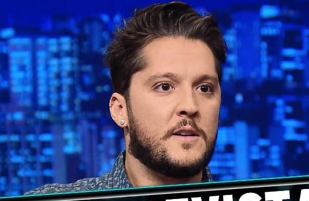 Nasce primeira filha de André Vasco; apresentador revela o rostinho da bebê