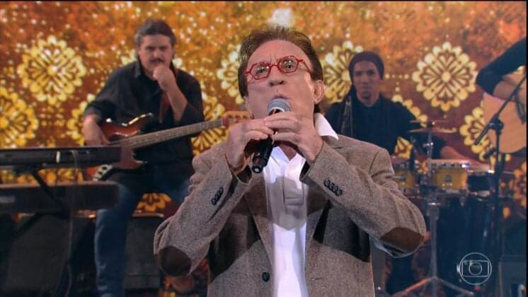 Demitido do SBT, Moacyr Franco canta ao vivo no Faustão e "quebra" a internet