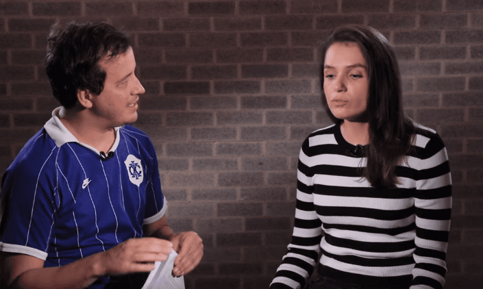 Monica Iozzi diz que se arrepende com matérias do Bolsonaro na época do CQC: ‘Para nós ele era um personagem tão bizarro que era engraçado’