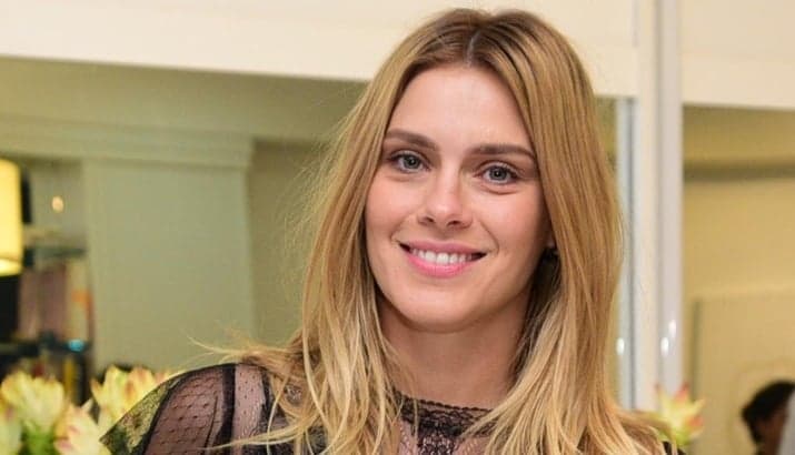 Carolina Dieckmann posa com 'filha' de próxima novela e pessoas opinam: "irmãs"