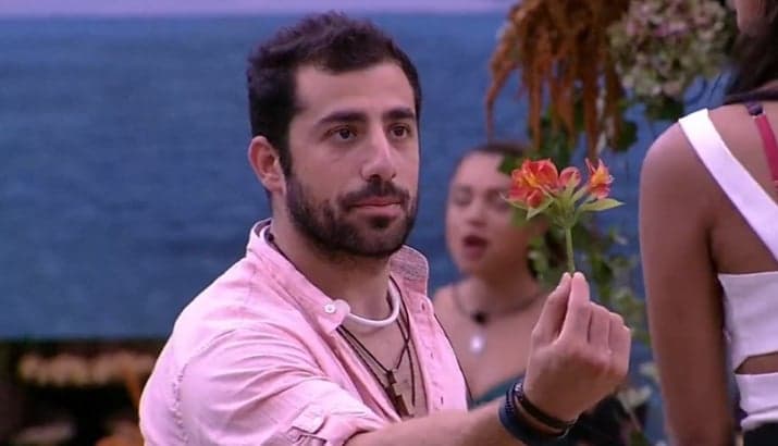 Criar "personagem" em reality é algo realmente reprovável?