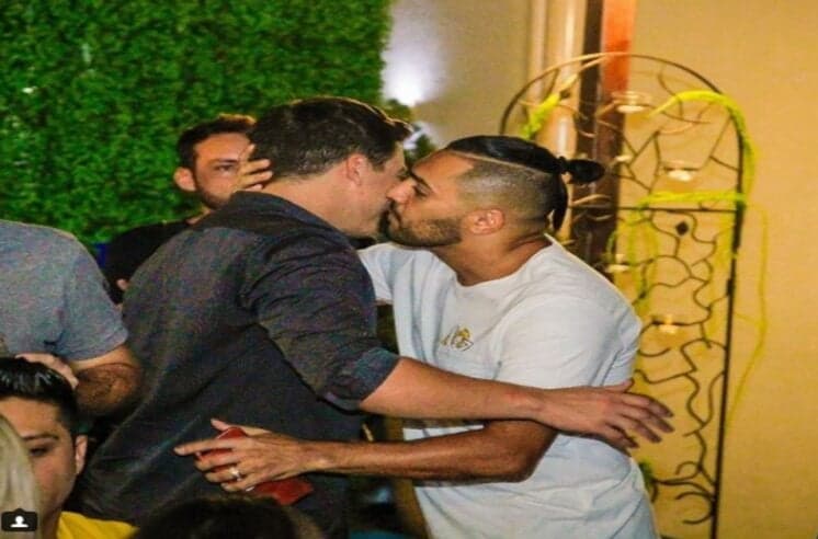 Wesley Safadão é flagrado em clima de intimidade com humorista e artista resolve se pronunciar