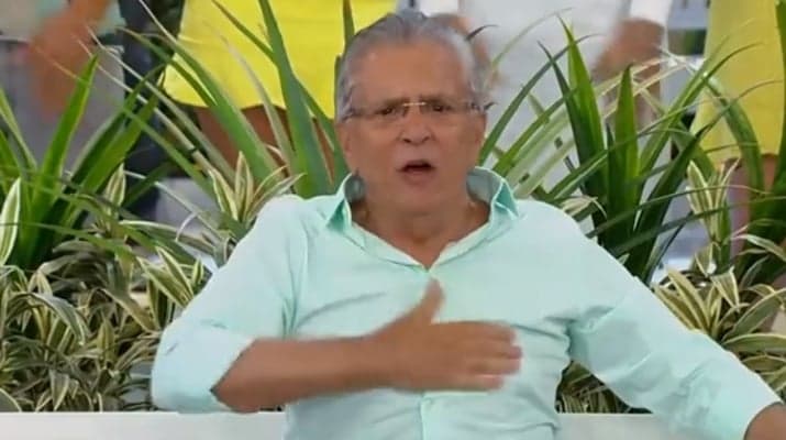 Carlos Alberto de Nóbrega revela significado de gesto que faz no encerramento de A Praça é Nossa