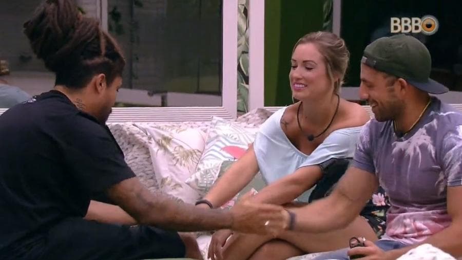 Viegas se despede de Kaysar e Jéssica (Foto: TV Globo)