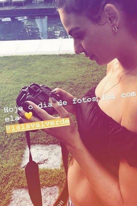 Isis Valverde exibe barriguinha de 4 meses (Foto: Reprodução/Instagram)