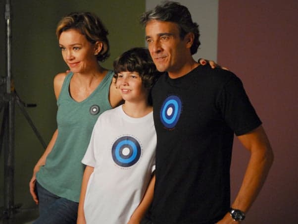 Filho de Alexandre Borges e Julia Lemmertz cresce, muda de nome e escolhe carreira