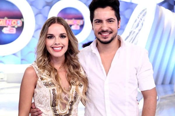Após notícia de gravidez, Thaeme, que faz dupla com Thiago, fala pela primeira vez