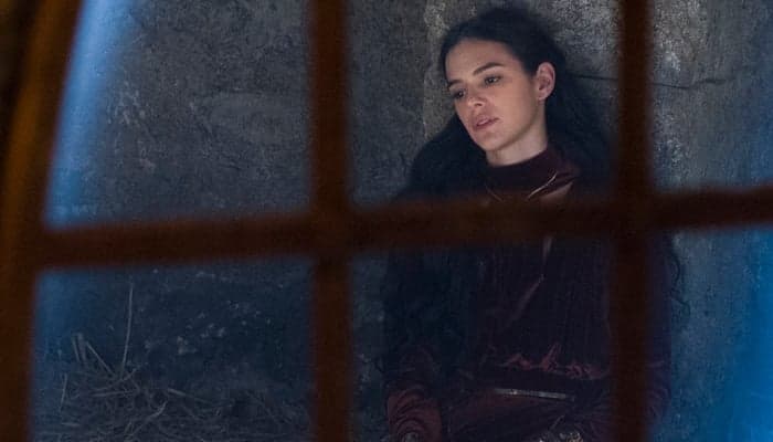 Deus Salve o Rei: Catarina é trancafiada na prisão por Rodolfo