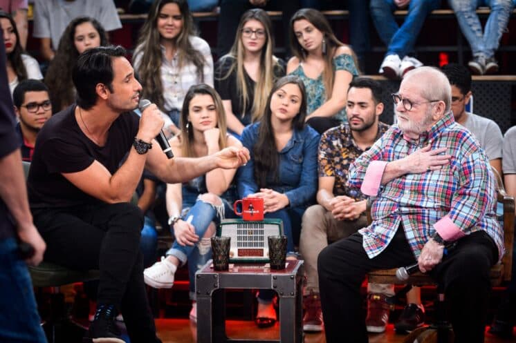 Rodrigo Santoro rasga elogios para Jô Soares em programa de TV: "a gente ia sempre dormir e esperava o seu beijo"