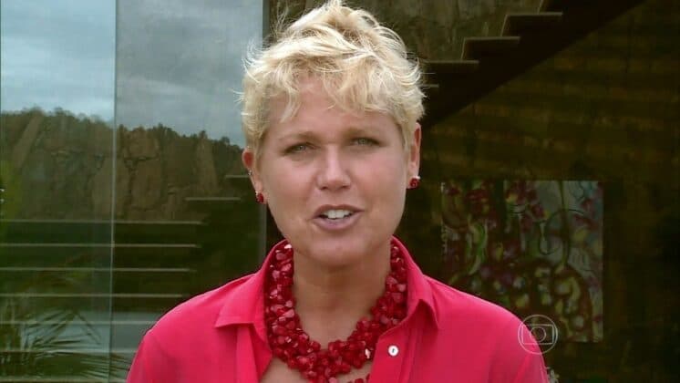 Xuxa surpreende na primeira aparição em público após a morte da mãe
