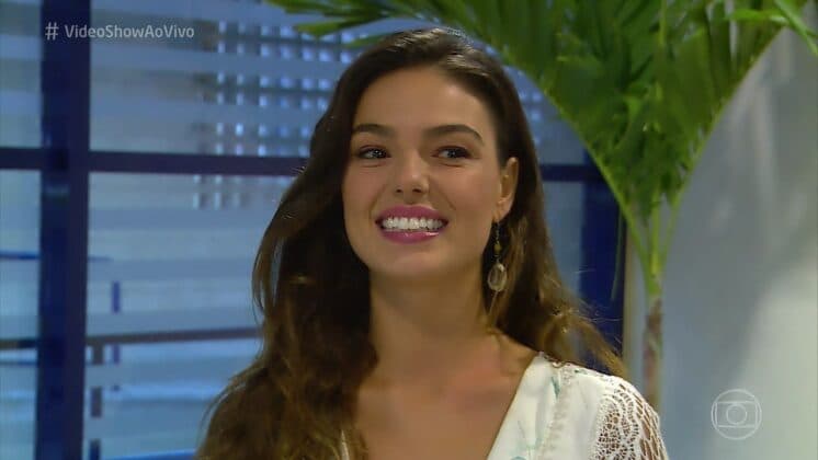 Grávida, Isis Valverde aparece loira, é detonada e explica sua situação