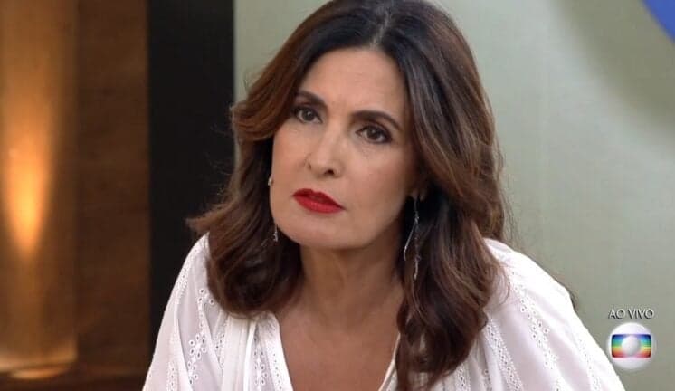 Atriz de O Outro Lado do Paraíso quebra o protocolo no Encontro e cita personagem da concorrência