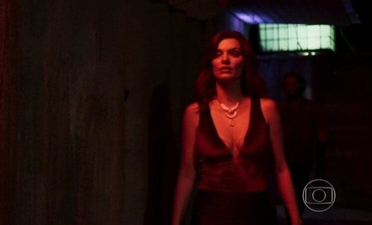 Leandra engana noivo milionário e aplica golpe com Johnny em O Outro Lado do Paraíso