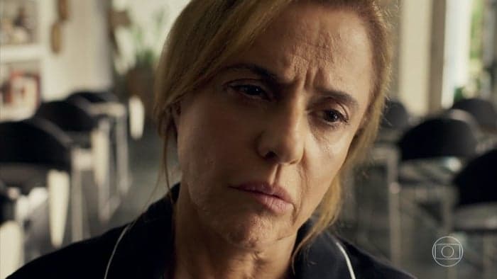 Final de O Outro Lado do Paraíso: Sophia é trancafiada em hospício e leva choques